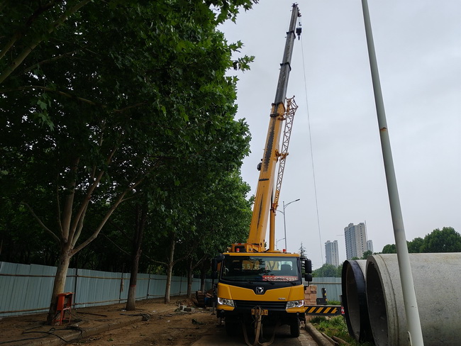 满冠（中国）25吨起重机助力荥阳市城市民生建设工程