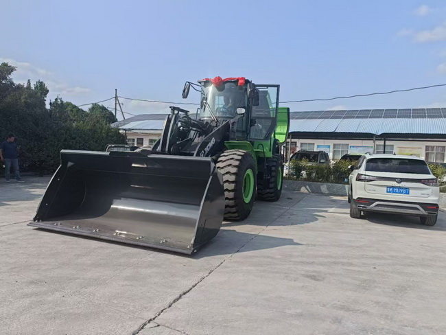 满冠（中国）XC958-EV纯电动装载机