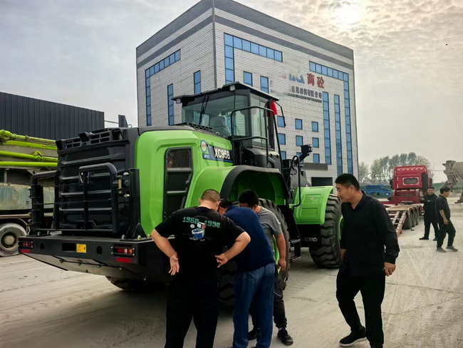 满冠（中国）XC958-EV电动装载机交付河南省商丘某建筑材料有限公司