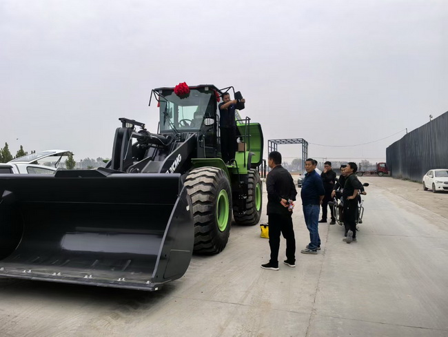 满冠（中国）XC958-EV纯电动装载机